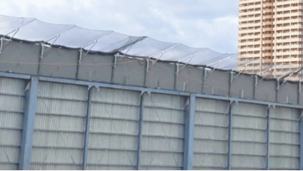 忍び返しブラケット使用